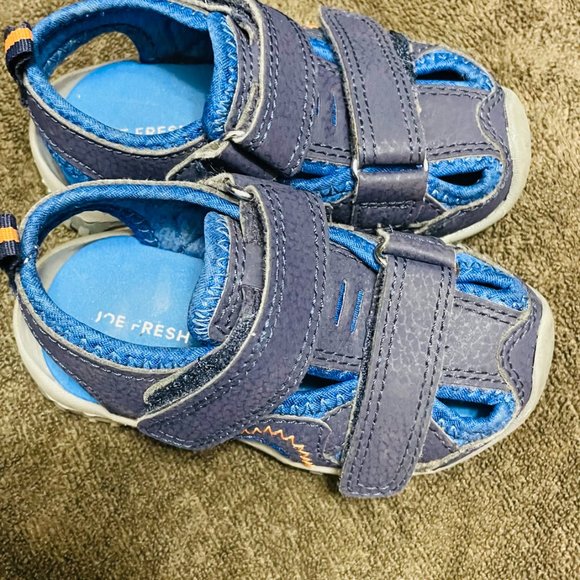 BUNDLE - Five Kids Shoes - US Size 5 - 7 - Picture 14 of 15